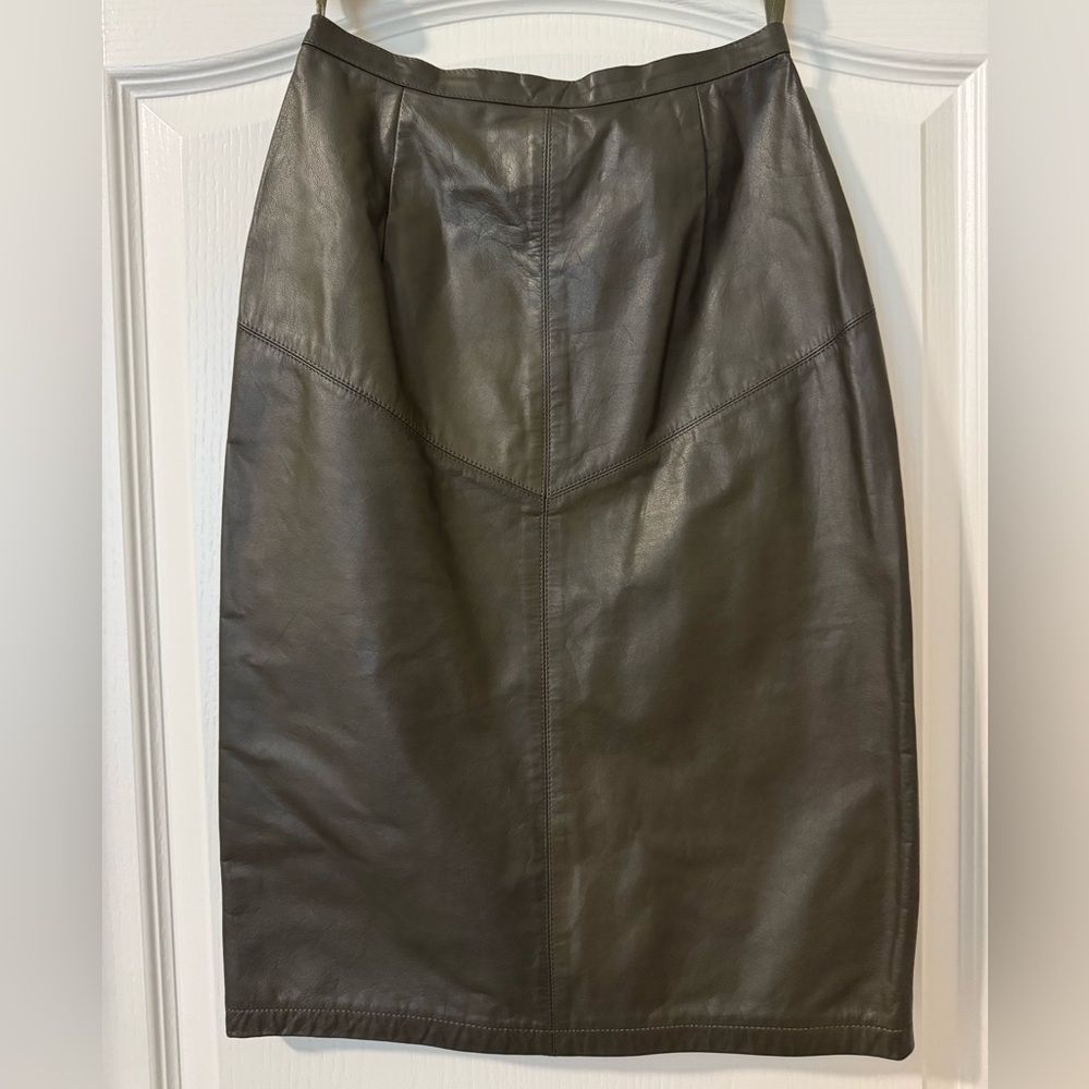 Elegant Leather Pencil Skirt - Black